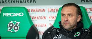 Thomas Doll befindet sich mit Hannover 96 auf dem direkten Weg in die Zweite Liga. 