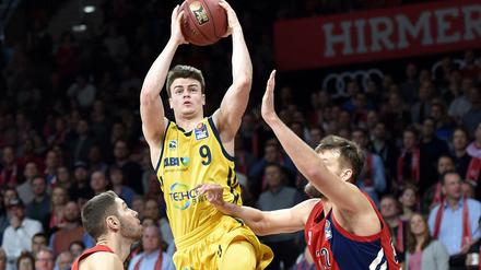 Albas Nachwuchstalent Jonas Mattisseck (Mitte) hatte beim Sieg im Pokalviertelfinale in München seinen ersten großen Auftritt. 