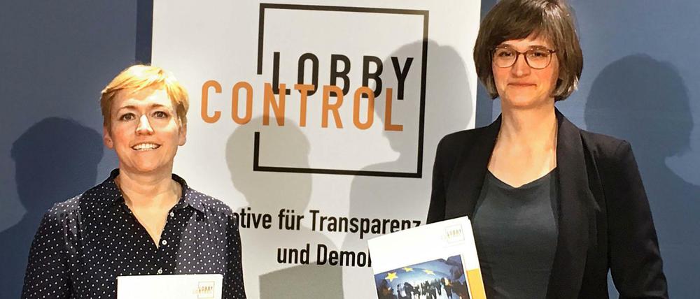 Nina Katzemich (links) und Imke Dierßen wollen mehr Transparenz in Brüssel.