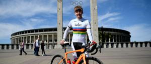 Der Bahnradfahrer Theo Reinhardt fährt in Berlin um die Meisterschaft.