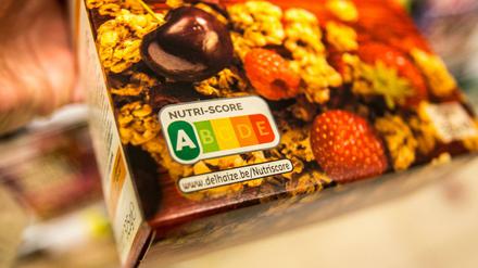 Entscheidungshilfe auf der Packung: Deutsche Verbraucherschützer favorisieren den Nutriscore. Lebensmittel bekommen Punkte, am Ende steht eine Gesamtnote. 