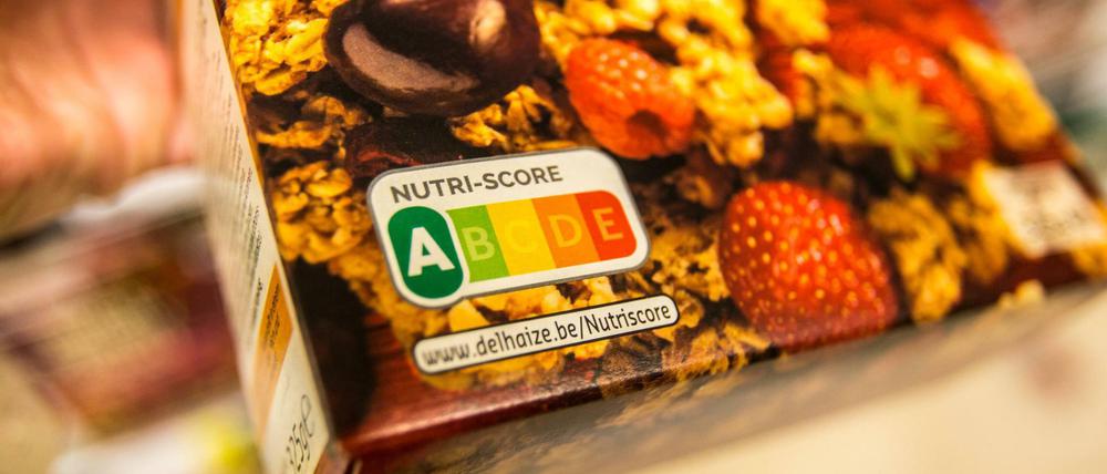 Entscheidungshilfe auf der Packung: Deutsche Verbraucherschützer favorisieren den Nutriscore. Lebensmittel bekommen Punkte, am Ende steht eine Gesamtnote. 