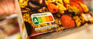 Entscheidungshilfe auf der Packung: Deutsche Verbraucherschützer favorisieren den Nutriscore. Lebensmittel bekommen Punkte, am Ende steht eine Gesamtnote. 