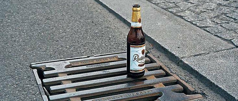 Flasche leer. Öffentliches Trinken führt vielerorts zu Konflikten.