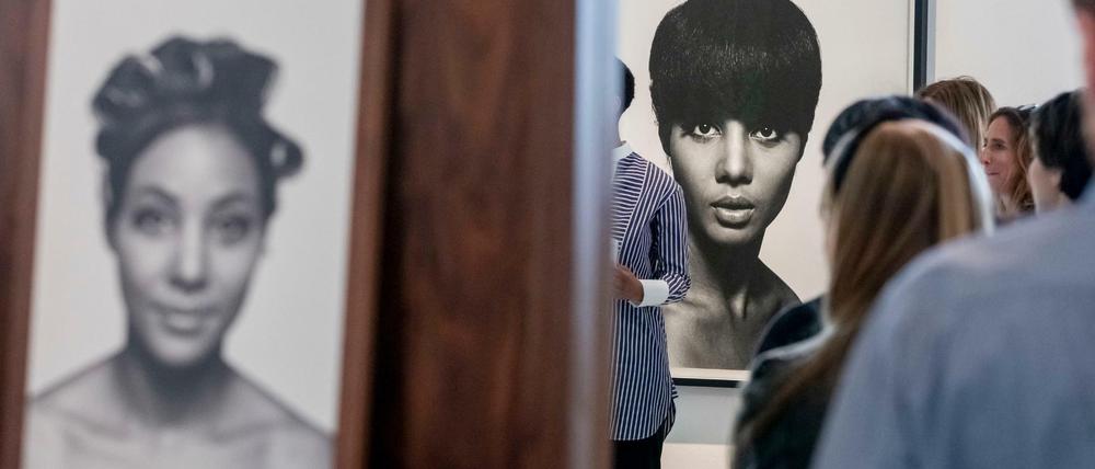 Die Ausstellung "The Black Image Corporation" im Martin-Gropius-Bau.