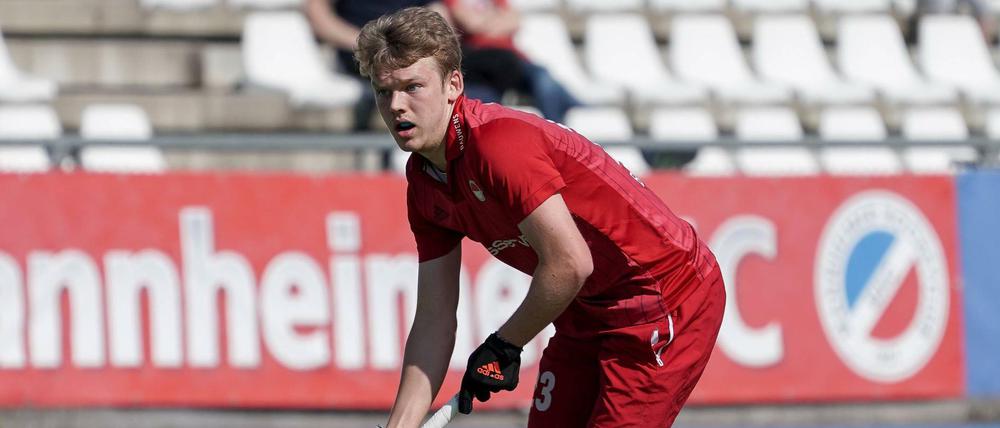 Am Ball. Thies Prinz gilt als großes Talent und als eine der Stützen der Zukunft der deutschen Hockey-Nationalmannschaft.