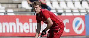 Am Ball. Thies Prinz gilt als großes Talent und als eine der Stützen der Zukunft der deutschen Hockey-Nationalmannschaft.