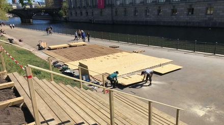 An der Museumsinsel entsteht eine neue Strandbar. Am Dienstag soll hier in den Mai getanzt werden.