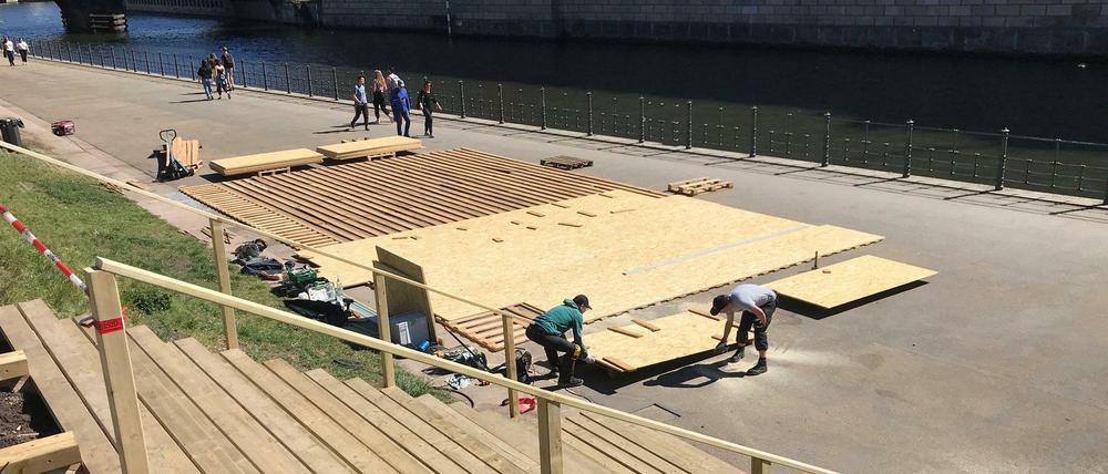 An der Museumsinsel entsteht eine neue Strandbar. Am Dienstag soll hier in den Mai getanzt werden.