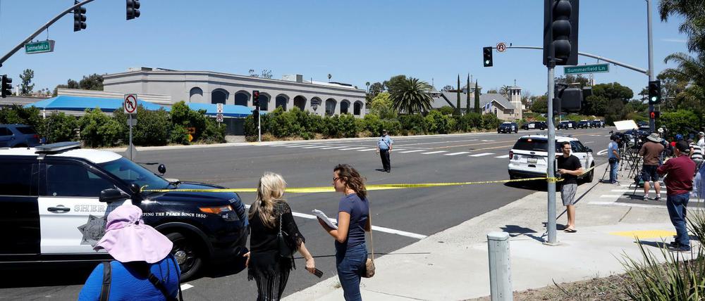 Die Polizei sichert den Tatort in Poway