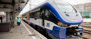 Der funktionstüchtige Triebwagen des Dreiländerzugs "Transeuropa Express Rübezahl" im Bahnhof Berlin-Lichtenberg.