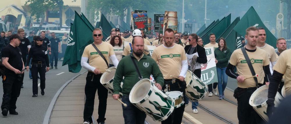 Teilnehmer des rechten Aufmarsches am 1. Mai in Plauen