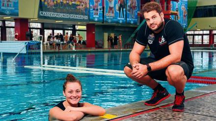 Familienangelegenheit. Belén Vosseberg, 21, und ihr Freund und Trainer Marko Stamm, 30, wollen in Düsseldorf deutsche Wasserballgeschichte schreiben.