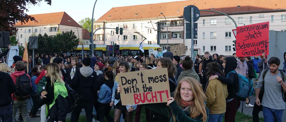 Nicht mit der Bucht anlegen? Die Rummelsburger Bucht hat viele Befürworter - die gegen die Bebauungspläne demonstrierten.