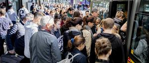 Zurücktreten, bitte. Zu viel Nähe bekommt den Berlinern nicht.