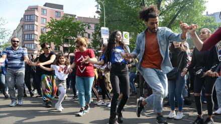 Besucher beim MyFest in Berlin Kreuzberg.
