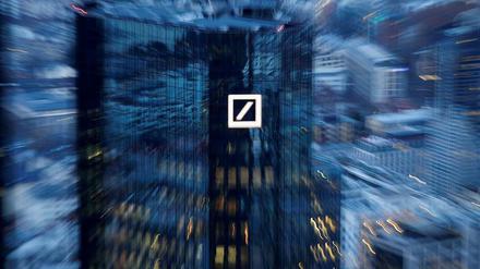 Viele Deutschbanker machen das Investmentbanking für die schwierige Lage verantwortlich.