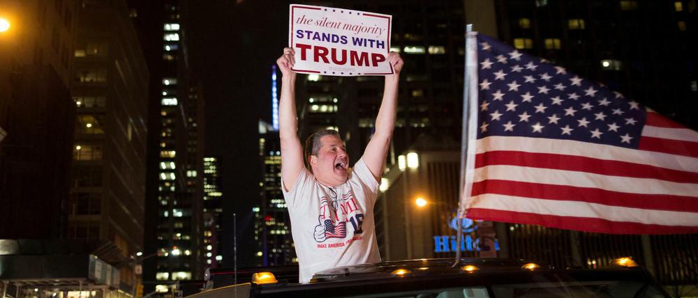 Anhänger feiern den Wahlsieg von Donald Trump im Jahr 2016.