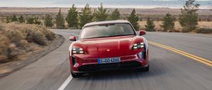 Voll elektrisch. Der Taycan GTS von Porsche hat laut Hersteller einer Reichweite von 500 Kilometern. 