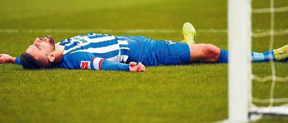 Sie treffen nicht. Hertha BSC und Kapitän Vedad Ibisevic haben derzeit Ladehemmung.