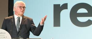 Blick nach links: Frank-Walter Steinmeier auf der re:pulica.