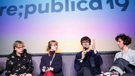 Künstler diskutieren über KI. Christian von Borries, Diana Alina Serbanescu, Andreas Dzialocha, Lena Kadriye Ziyal (von links).