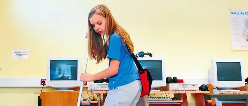 In manchen Schulen rücken auch Schüler und Eltern an, um für mehr Sauberkeit zu sorgen.