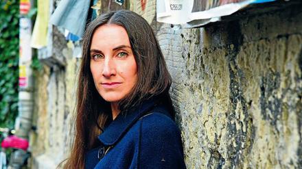 Mirna Funk wurde in Ost-Berlin geboren, ist die Ur-Enkelin des Schriftstellers Stephan Hermlin und lebt in Mitte.