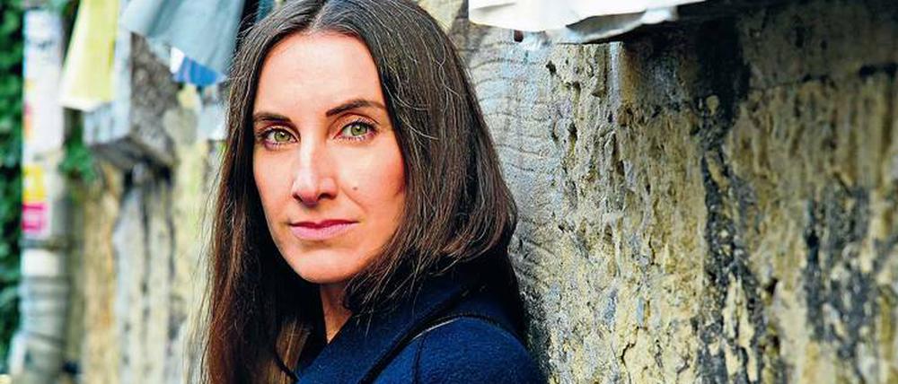 Mirna Funk wurde in Ost-Berlin geboren, ist die Ur-Enkelin des Schriftstellers Stephan Hermlin und lebt in Mitte.