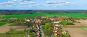 Die Dörfer der Mark. Das Luftbild zeigt den Ort Sieversdorf im Landkreis Oder-Spree (Brandenburg). 