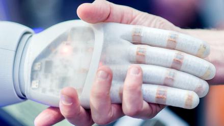 Technologie wandelt sich – kann der Mensch den Umgang mit künstlicher Intelligenz lernen?