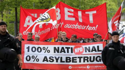 Die ARD muss einen Wahlwerbesport der rechtsextremen NPD, hier bei einem Aufmarsch in Wismar am Tag der Arbeit, nicht ausstrahlen. 