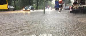 Berlin hat immer öfter mit extremen Wetterlagen wie Starkregen zu kämpfen.
