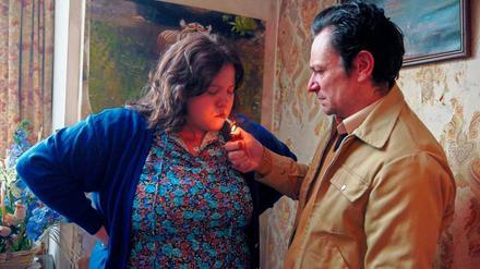 Liz (Ella Smith) und Ray (Justin Salinger). 