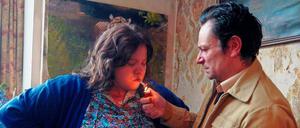 Liz (Ella Smith) und Ray (Justin Salinger). 