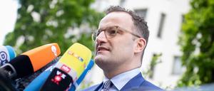 Jens Spahn (CDU), Bundesminister für Gesundheit, spricht in einem Pressestatement zum Gesetzentwurf zur Impfpflicht.