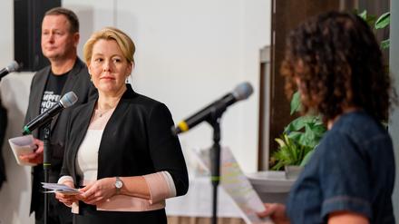 Klaus Lederer (l-r), Spitzenkandidat der Partei Die Linke, Franziska Giffey, Landesvorsitzende der SPD, und Bettina Jarasch, Spitzenkandidatin von Bündnis 90/Die Grünen.
