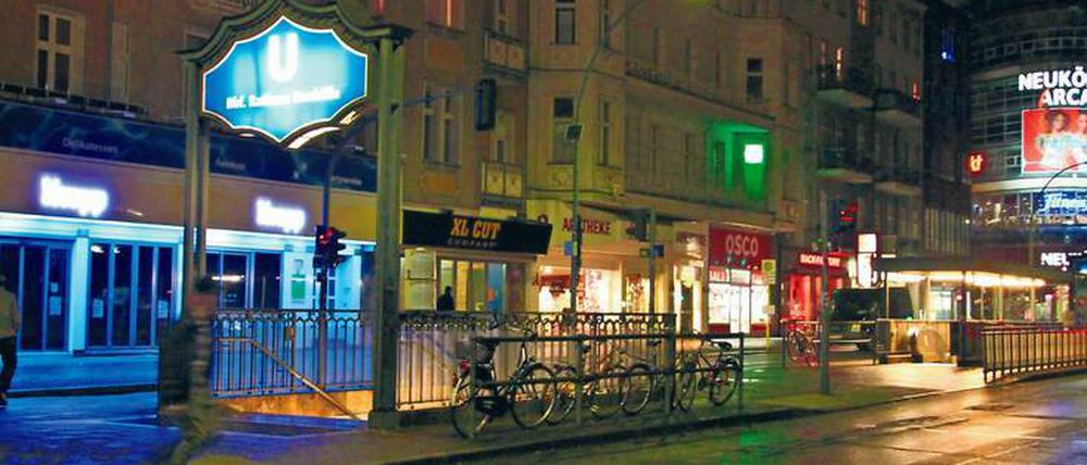 Hinter jedem Fenster ein Schicksal. 27 Psychologen und Sozialarbeiter kümmern sich in Neukölln um die, die sich nicht selber helfen können.