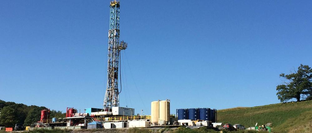 Sanfte Hügel, grüne Wiesen, hohe Bohrtürme: In den Bergen von Pennsylvania führte der Gasboom der vergangenen Jahren zu einer Industrialisierung der Natur.