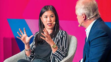 Kein Handy im Schlafzimmer. Moderatorin Mai Thi Nguyen-Kim und WDR-Intendant Tom Buhrow auf dem Podium der Media Convention. 