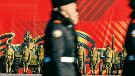 Rote Nostalgie Militärparade auf dem Roten Platz in Moskau.