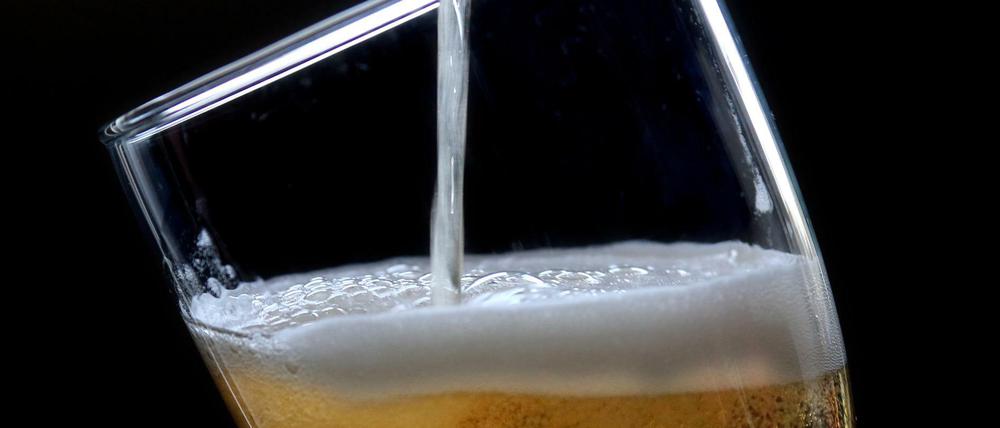 Ein halber Liter Bier enthält etwa 20 Gramm reinen Alkohol.