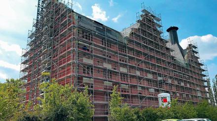 Ein Wahrzeichen Lichtenrades. Im Dezember sollen die Arbeiten an der "Alten Mälzerei" beendet sein.