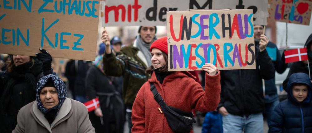 Mieterprotest in Berlin-Neukölln gegen den Verkauf von Wohnhäusern an einen Pensionsfond.
