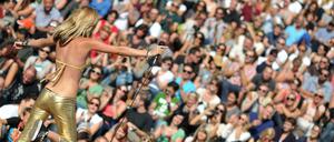 Im Berliner Mauerpark gilt eine neue Regel: Karaoke-Singen nur noch in Richtung Osten.