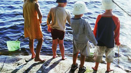 Sonne und Schatten. Kinder sollten unbeschwert leben. Wenn Eltern krebserkrankt sind, ist das schwer. Die Berliner Krebsgesellschaft hilft. 