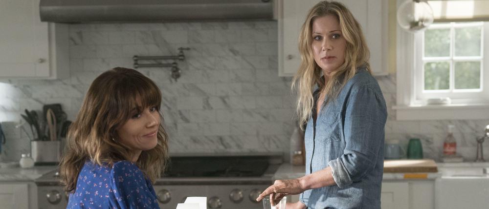 Ein langer Weg von seichten Teenie-Komödien zu einem schwarzhumorigem Melodram: Christina Applegate (rechts).