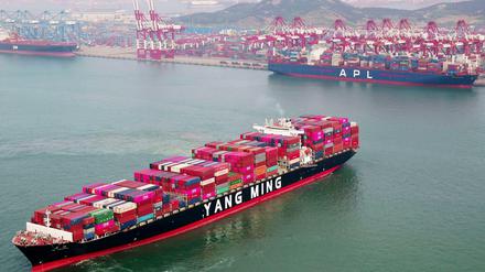 Der Handelskrieg mit den USA hat Chinas Exporte im April überraschend stark fallen lassen.