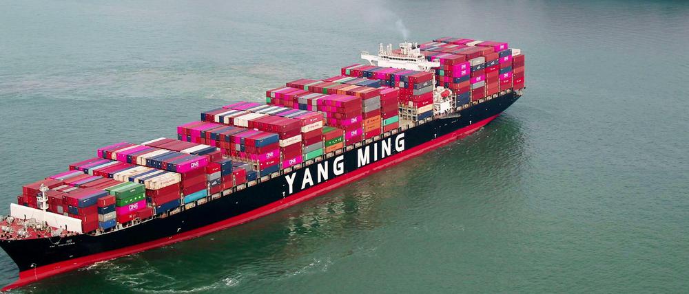 Der Handelskrieg mit den USA hat Chinas Exporte im April überraschend stark fallen lassen.