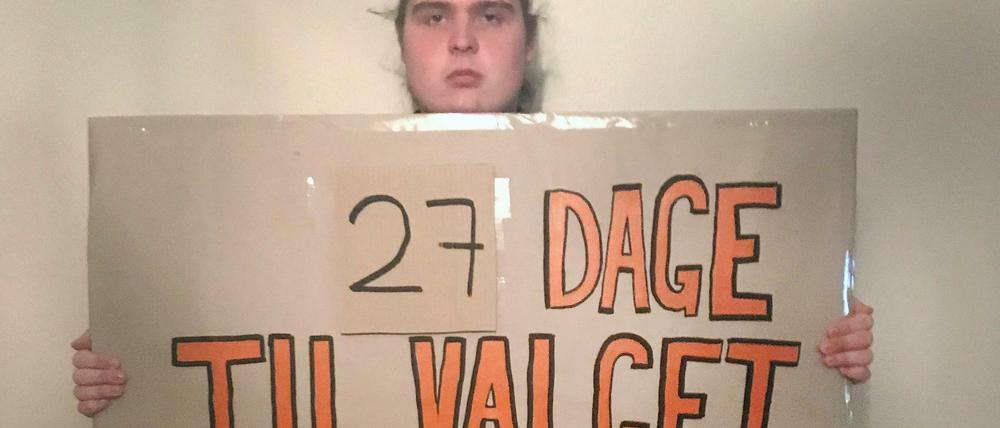 "27 Tage bis zur Wahl, drei Tage ohne Essen", steht auf dem Plakat von Mikkel Brix.